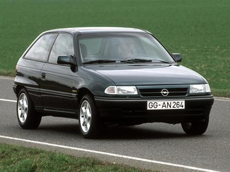 Opel Astra F сдвинуть Volkswagen Golf c первой позиции класса «имени себя», у Astra