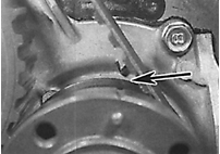 Совмещение метки на шкиве коленчатого вала с указателем на корпусе