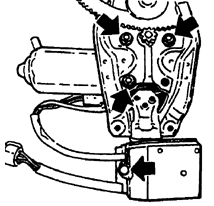 Расположение гаек крепления электродвигателя стеклоподъемника передней
